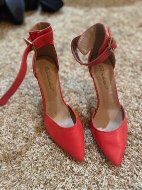 Breckelles Vibrant orange-Red Pointed-Toe Ankle-Strap Heels